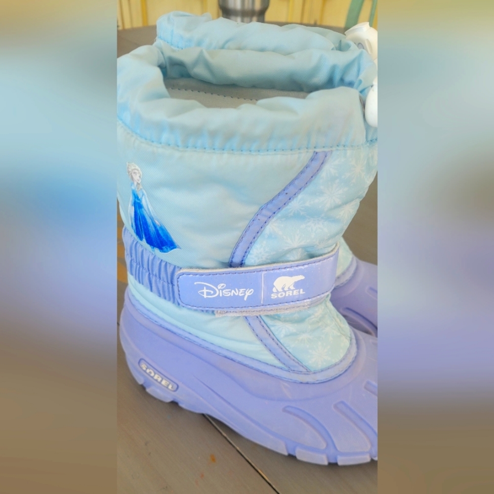 Elsa Disney Sorel snowboots. USA size 12